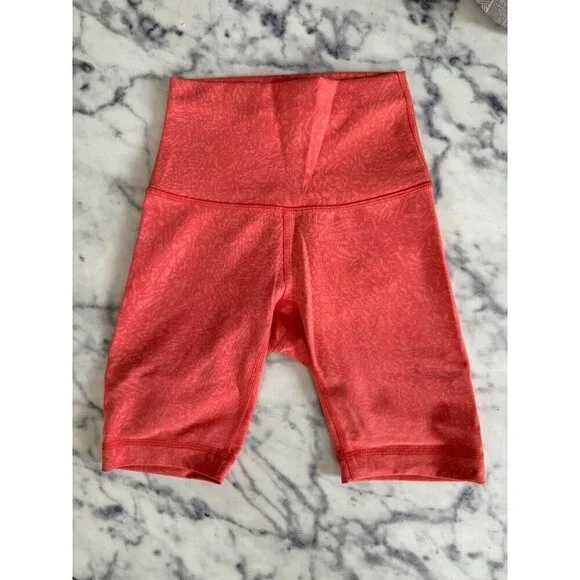 Lululemon Women's Coral Giraffe Print Wunder Train High Rise Short Size 0 - Picture 3 of 7